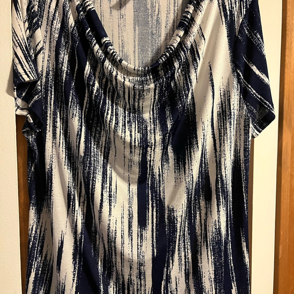 Jaclyn Smith Navy and White Patterned Blouse